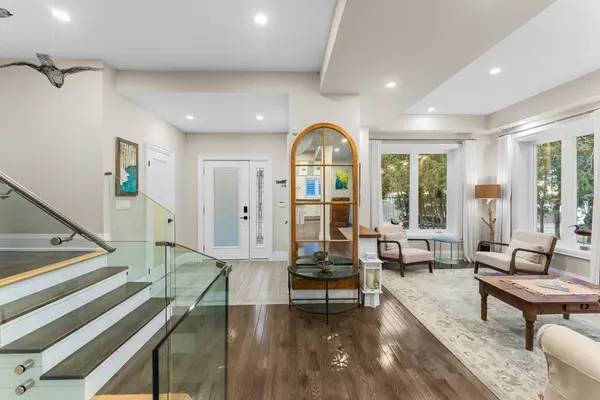 12 Frankfort GRV, Georgina, ON L0E 1L0