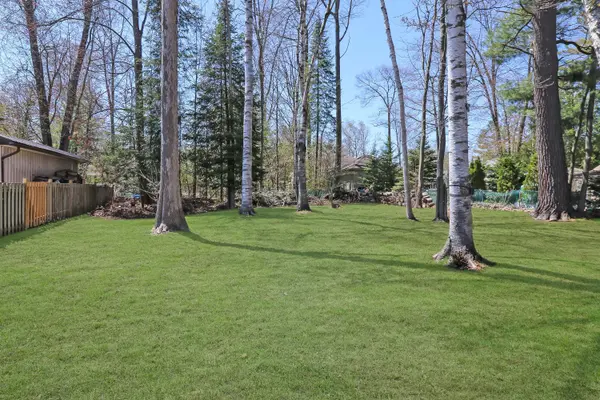 84 32nd ST N, Wasaga Beach, ON L9Z 2C4