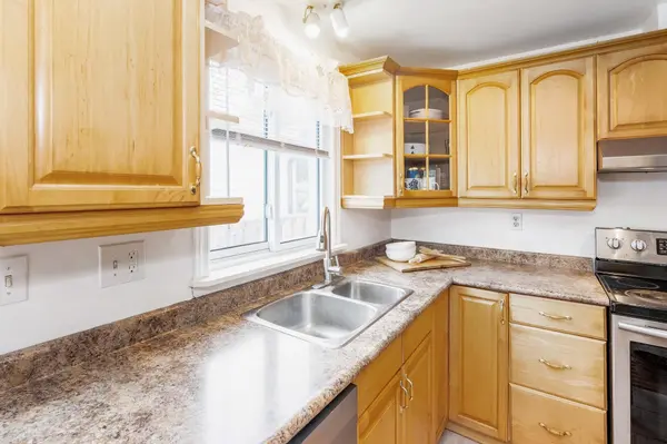 24 Laurie CRES, Barrie, ON L4M 6C7