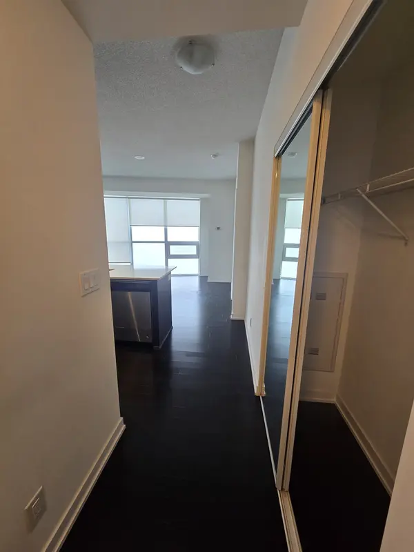 510 Curran PL #2707, Mississauga, ON L5B 0J8