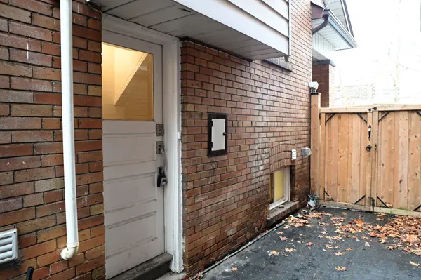 285 Willard AVE #Lower, Toronto W02, ON M6S 3R1