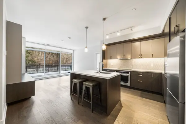 1575 Lakeshore RD W #111, Mississauga, ON L5J 1J4