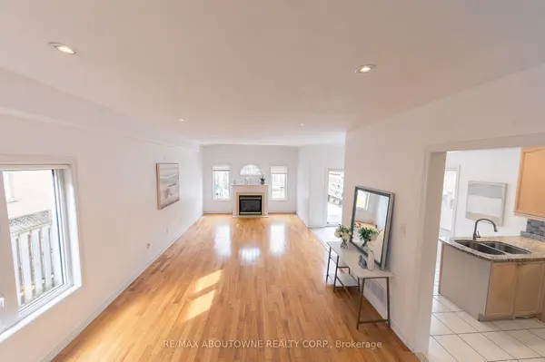 2457 Hilda DR, Oakville, ON L6H 7N5