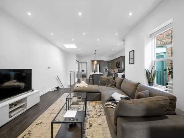 2243 Dundas ST W, Toronto W01, ON M6R 1X6