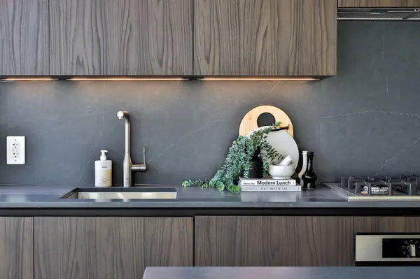 2720 Dundas ST W #607, Toronto W02, ON M6P 1Y2