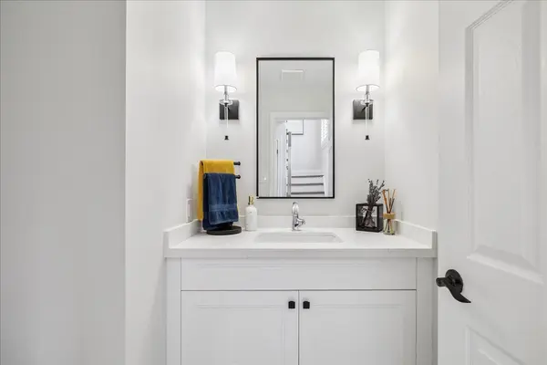 230 Appleby RD, Hamilton, ON L9G 2V7