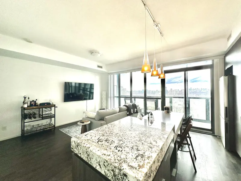 101 Charles ST E #2708, Toronto C08, ON M4Y 0A9