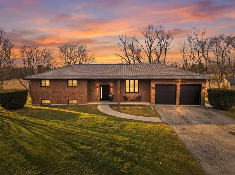 5 John ST, Adjala-tosorontio, ON L0G 1L0