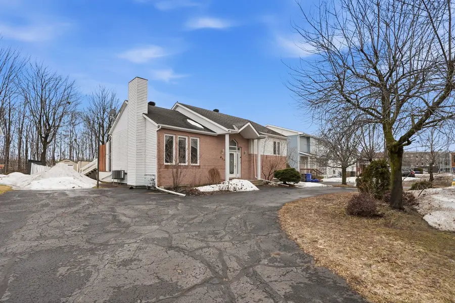 650 Berthiaume ST, Hawkesbury, ON K6A 3M1