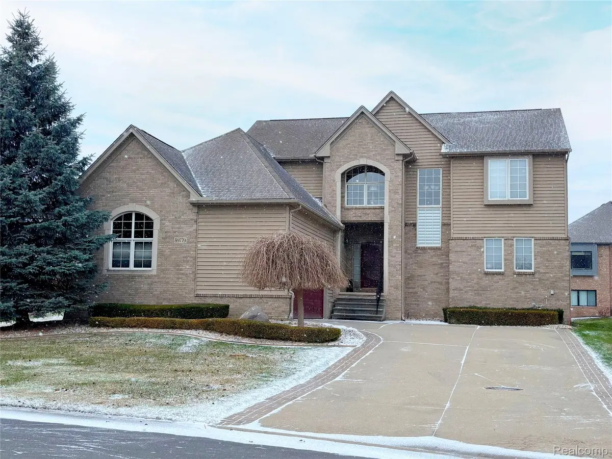 59779 Glacier Spring DR S, Washington Township, MI 48094
