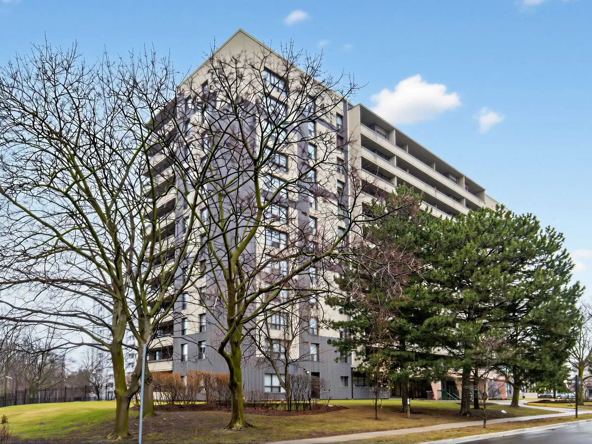 100 Canyon AVE #905, Toronto C06, ON M3H 5T9