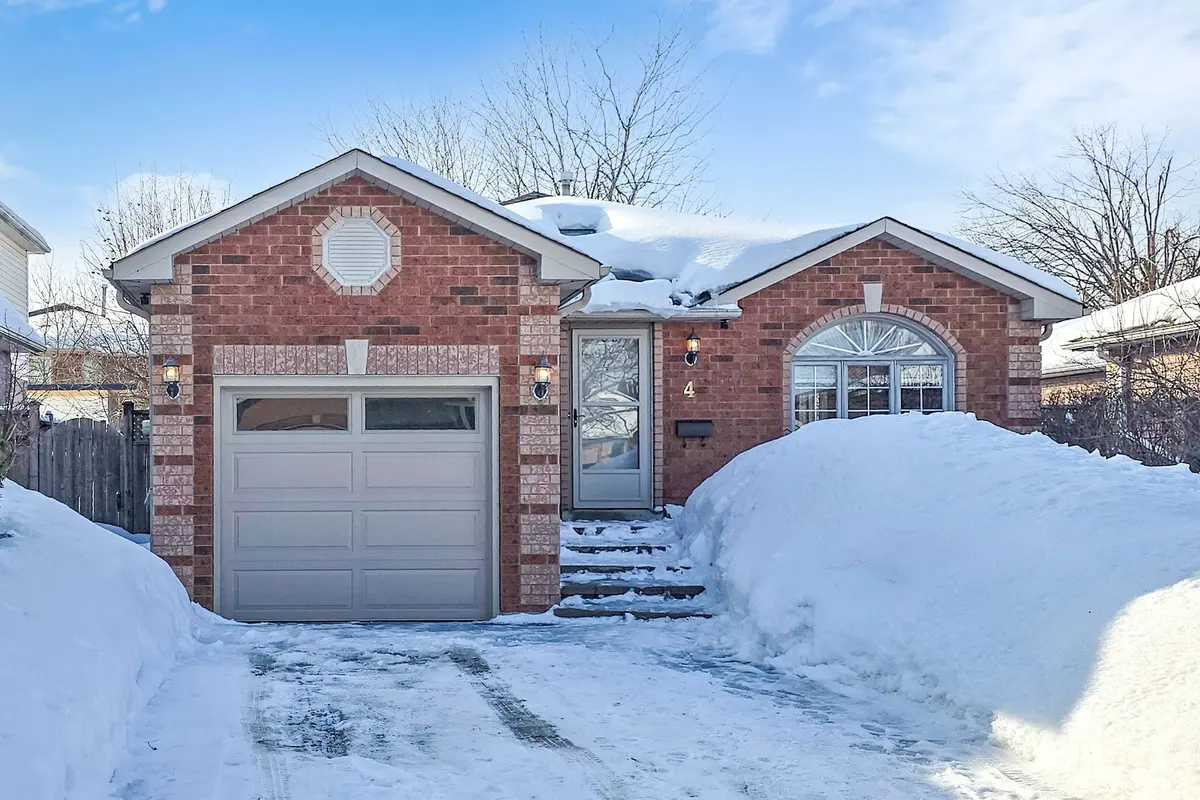 4 Irish LN, Barrie, ON L4M 6H8