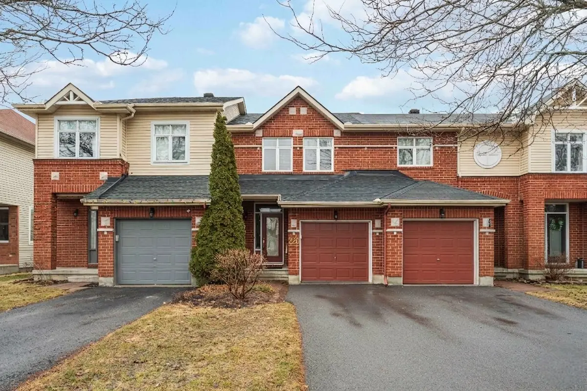 220 Windhurst DR, Barrhaven, ON K2G 6H9