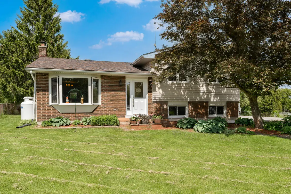 21 McDonald CRES, Greater Napanee, ON K7R 3K6