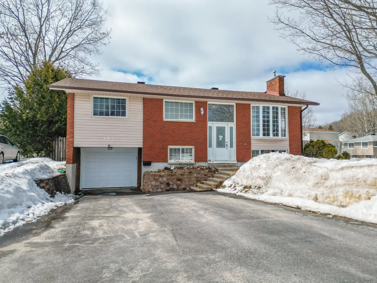 195 MacBeth CRES, North Bay, ON P1B 7X7