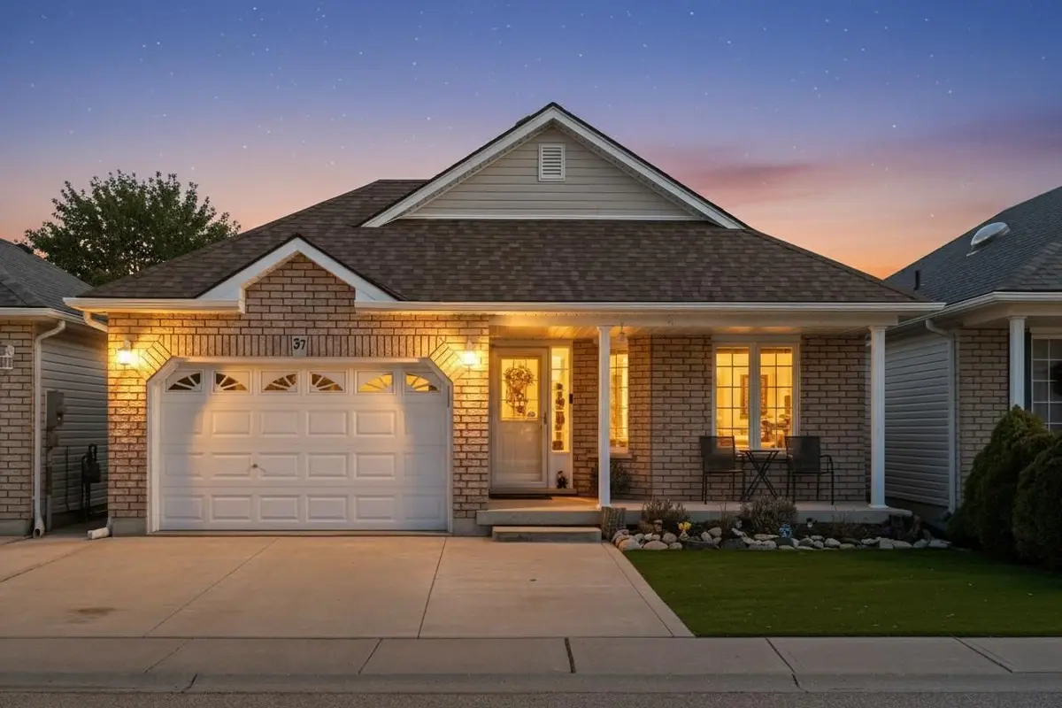 37 Upper Canada DR, Norfolk, ON N0E 1M0