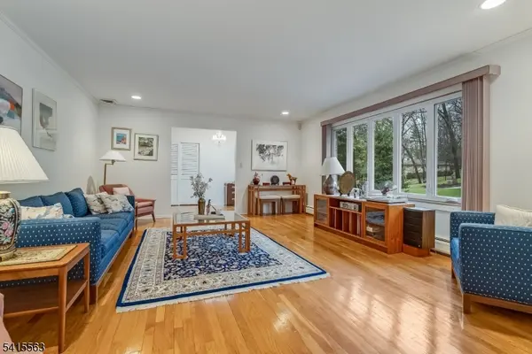 11 Wood Dr, Parsippany-troy Hills Twp., NJ 07950