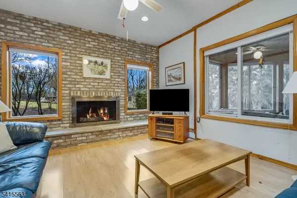 11 Wood Dr, Parsippany-troy Hills Twp., NJ 07950