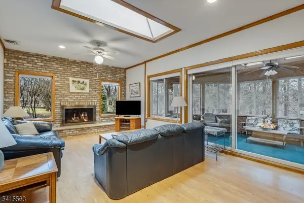 11 Wood Dr, Parsippany-troy Hills Twp., NJ 07950