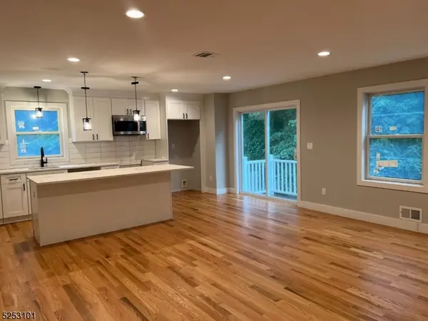 338 Lincoln Ave, Elmwood Park Boro, NJ 07407