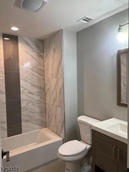 338 Lincoln Ave, Elmwood Park Boro, NJ 07407