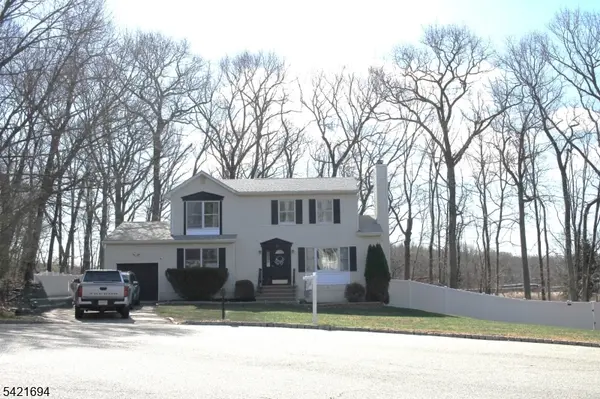 72 Orben Dr, Roxbury Twp., NJ 07850