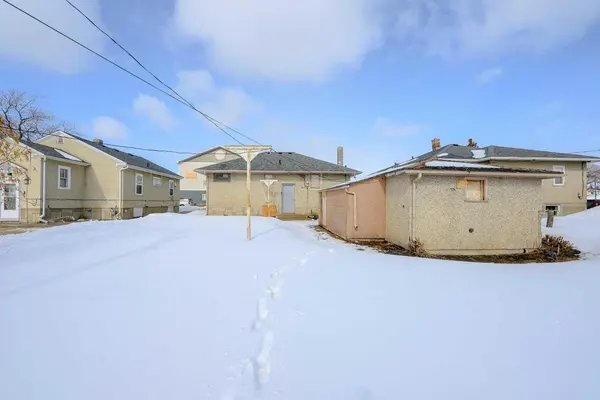 9725 100 AVE, Grande Prairie, AB T8V0T5