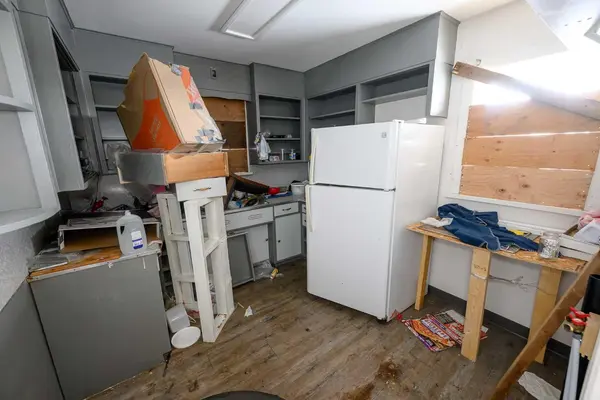 9725 100 AVE, Grande Prairie, AB T8V0T5