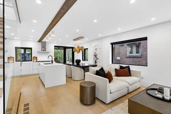 3 St Hilda's AVE, Toronto C04, ON M4N 2P3