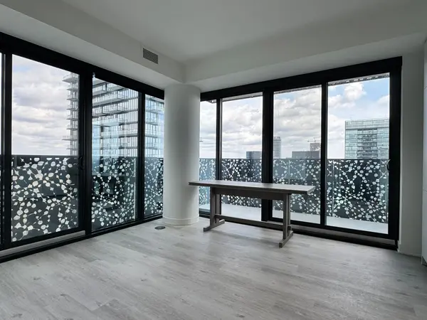 55 Charles ST E #4211, Toronto C08, ON M4Y 0J1