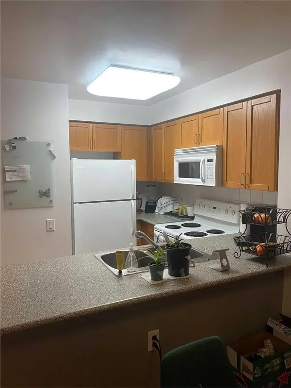 21 Hillcrest AVE #1405, Toronto C14, ON M2N 3N4