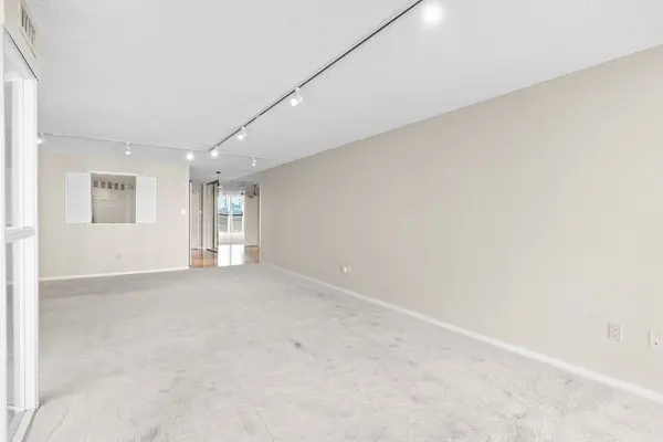 10 Tichester RD #1006, Toronto C03, ON M5P 3M4