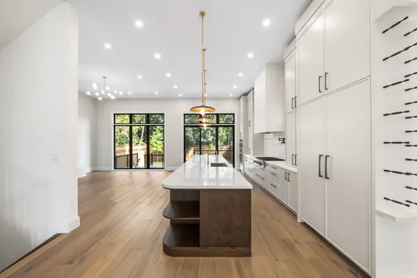 66 Parkhurst BLVD, Toronto C11, ON M4G 2E2