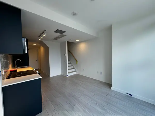 1604 Charles ST #123 B, Whitby, ON L1N 0P2