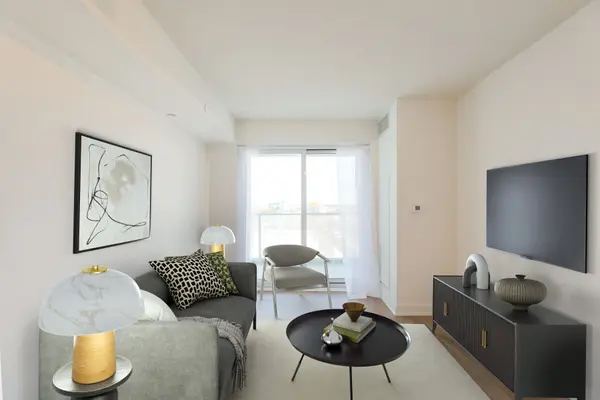 1010 Sandy Beach RD #901, Pickering, ON L1W 3V9