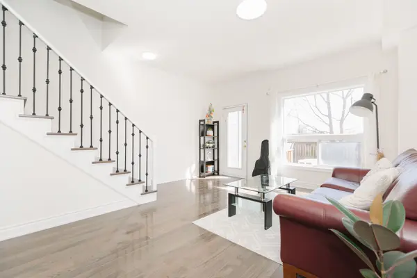 22 Loring Doolittle CT, Aurora, ON L4G 7Y8