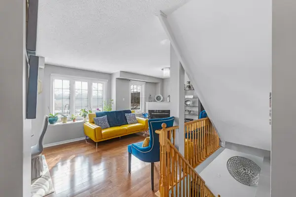 45 Sandlewood CT, Aurora, ON L4G 7N2