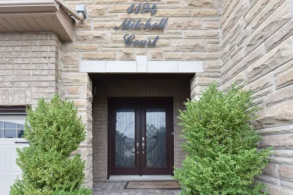 1194 Mitchell CT, Innisfil, ON L9S 5A5