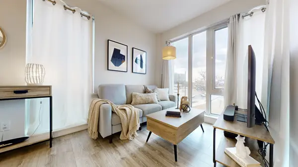 9600 Yonge ST #207, Richmond Hill, ON L4C 0X3