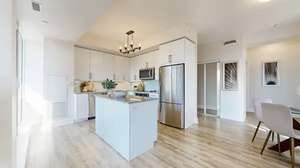 9600 Yonge ST #207, Richmond Hill, ON L4C 0X3