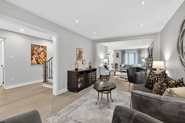 15 Toporowski AVE, Richmond Hill, ON L4S 2G8