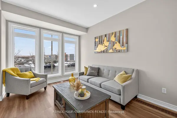 193 Zokol DR, Aurora, ON L4G 0B8