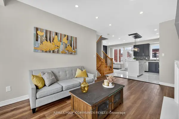 193 Zokol DR, Aurora, ON L4G 0B8