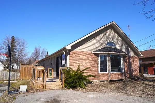 236 Simcoe AVE, Georgina, ON L4P 2H8