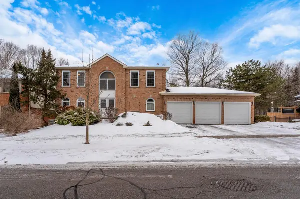 235 Kemano RD, Aurora, ON L4G 5Z1