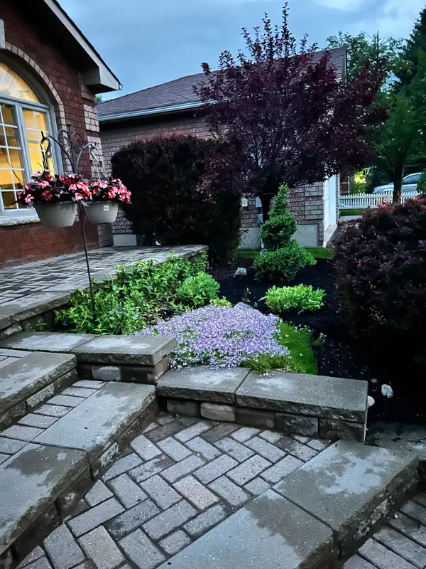 4 Irish LN, Barrie, ON L4M 6H8