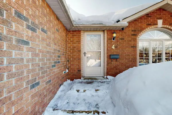 4 Irish LN, Barrie, ON L4M 6H8