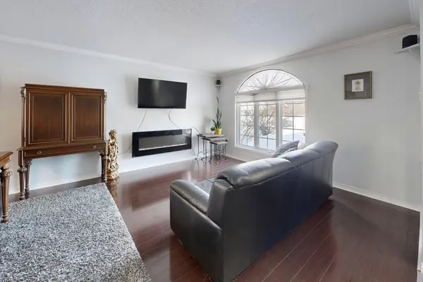 4 Irish LN, Barrie, ON L4M 6H8