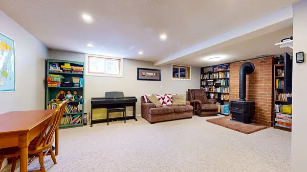 74 Telfer RD, Collingwood, ON L9Y 4S2