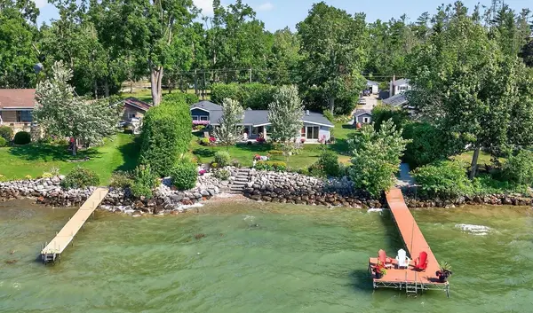 7 Lakeshore RD E, Oro-medonte, ON L0L 2E0